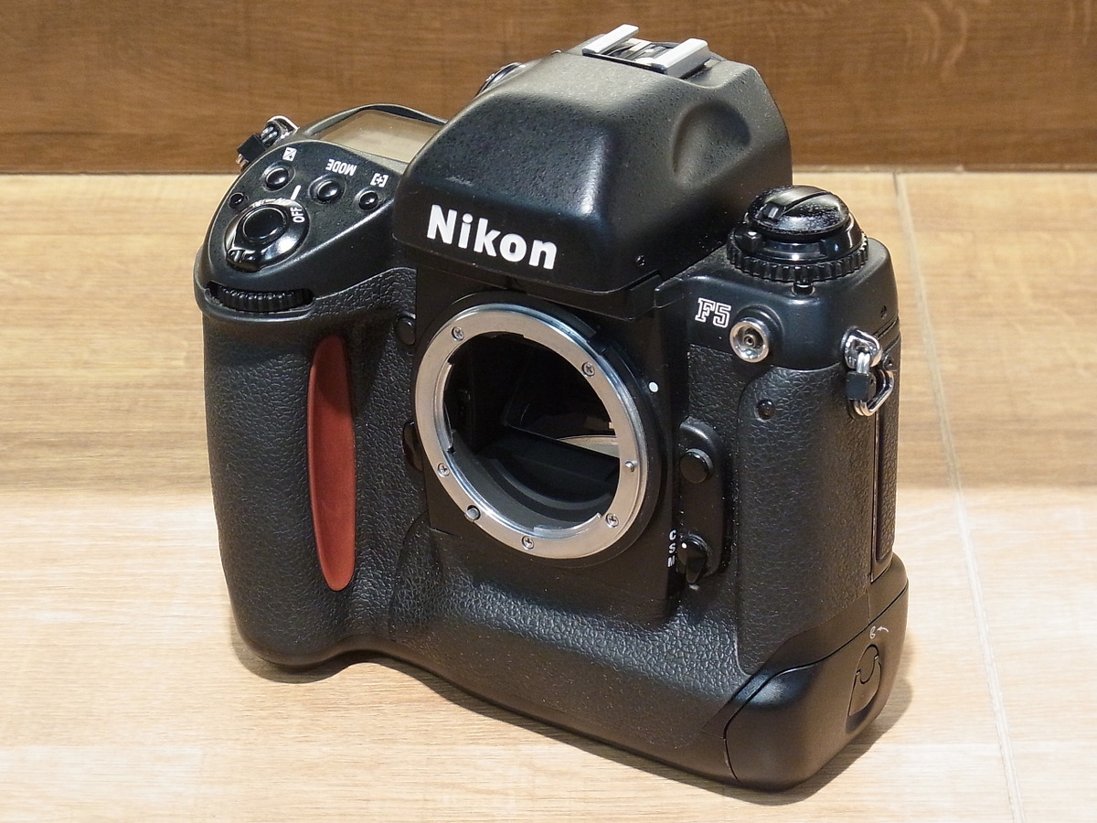 NIKON F5
