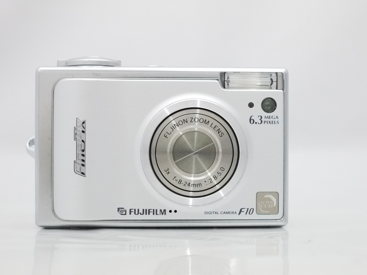 FUJI FILM  デジタルカメラFinePix F10自身がカメラに詳しく無いのと