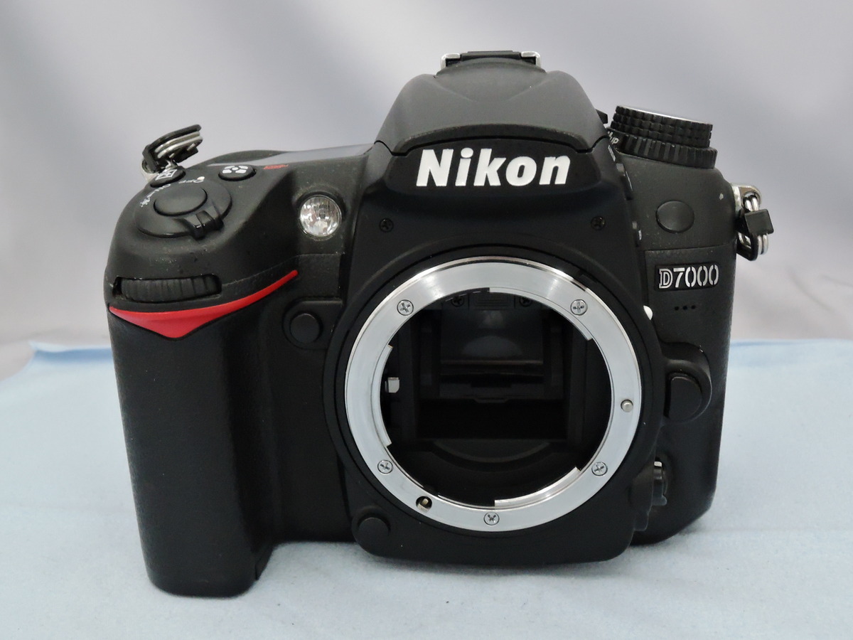 【美品】ニコン Nikon D7000　ボディ《ショット数わずか1748回！》