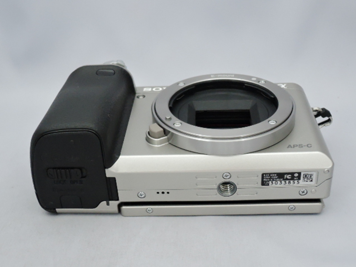 SONY α6000 ボディ ショット数4092 保証2021/3/10カメラ